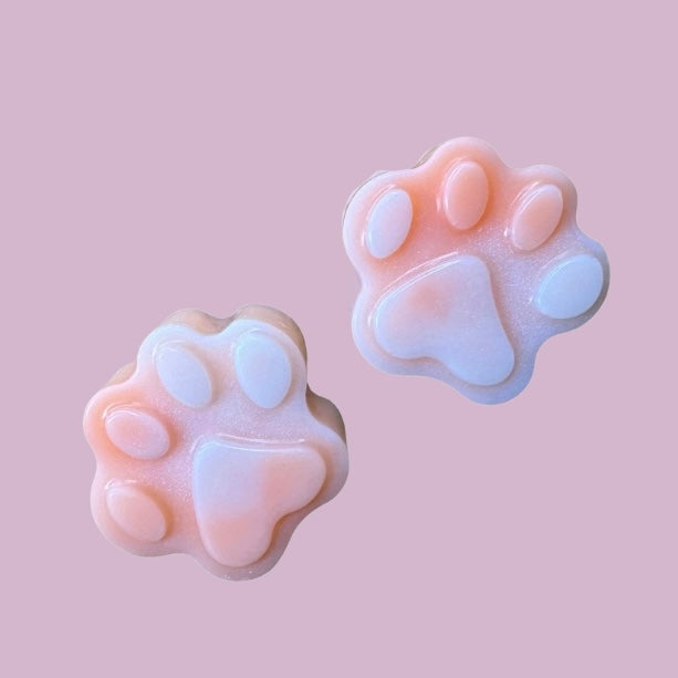 Clean Queen Paw Print Shapes