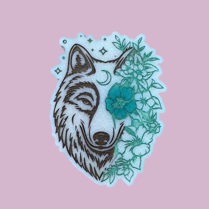 Marshmallow & Wild Mint Flower Wolf Shape